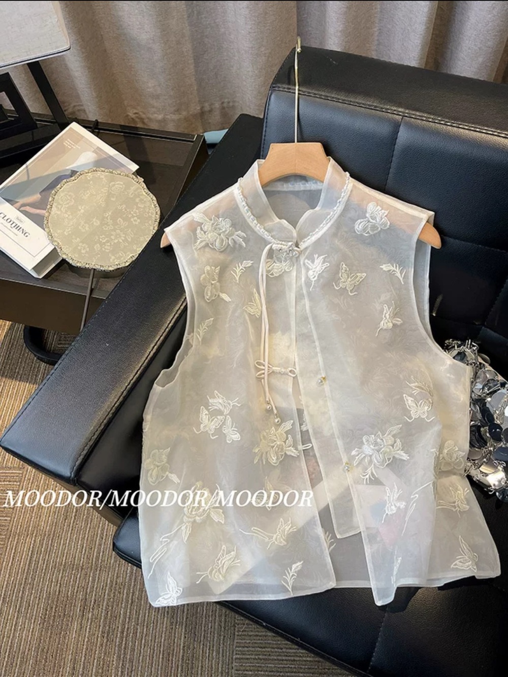 New Chinese Style Embroidered Organza Sleeveless Buttons Top- White